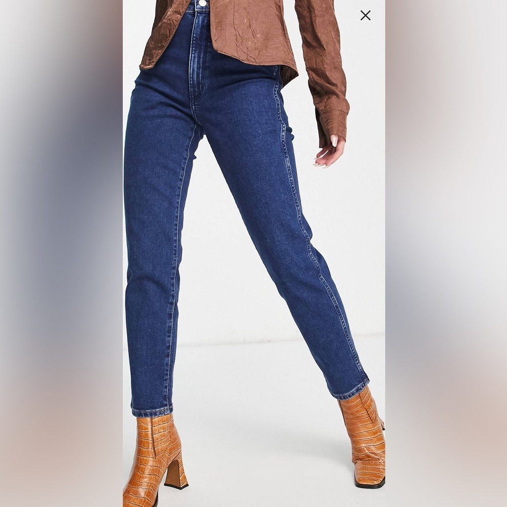 NWT Wrangler High Rise Mom Jeans